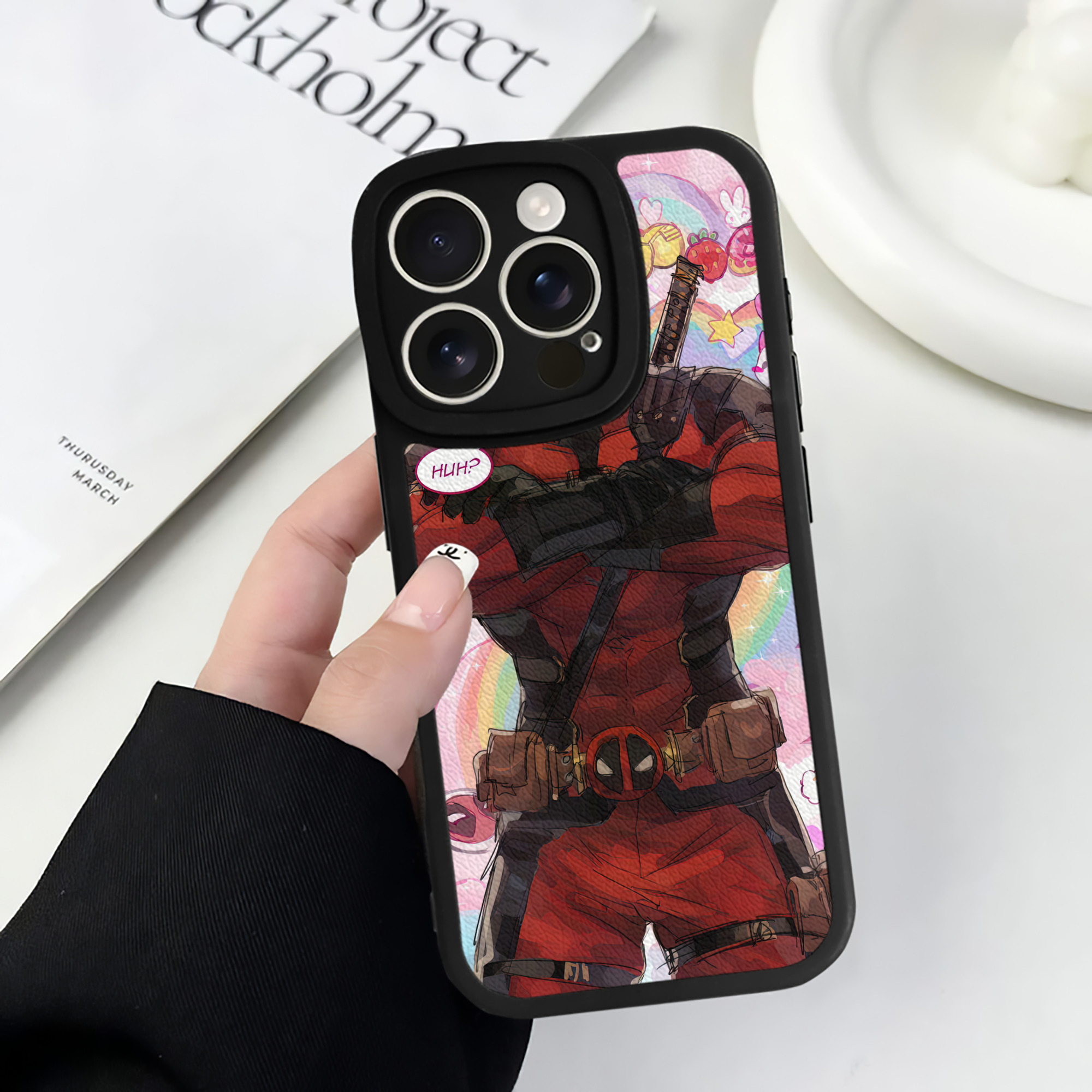 （画像用） Deadpool デッドプール 【iPhone 16シリーズ対応】シリコンスマホケース（レザー調） 材質：シリコン